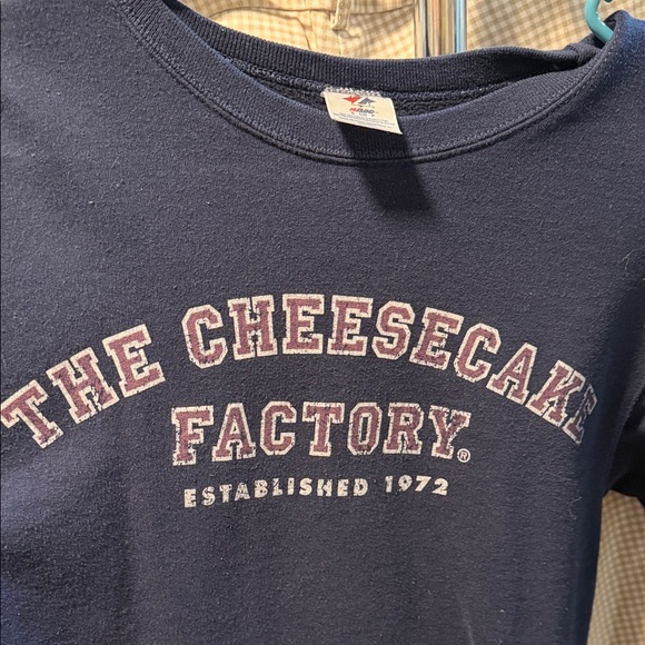 Vintage 2009 -Navy The Cheesecake Factory Sweatshirt - Picture 5 of 5